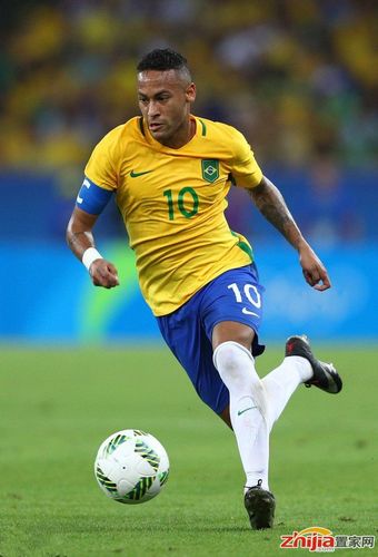 颜骏凌：武磊赛前对球队做了动员，我们争冠经验丰富没有包袱（颜骏凌：武磊赛前鼓劲全队，我们争冠经验十足、轻装上阵）