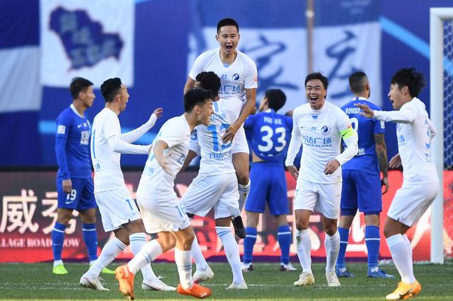 德天空：拜仁看上安德莱赫特17岁中场德卡特（德国天空体育：拜仁相中安德莱赫特17岁中场德卡特）