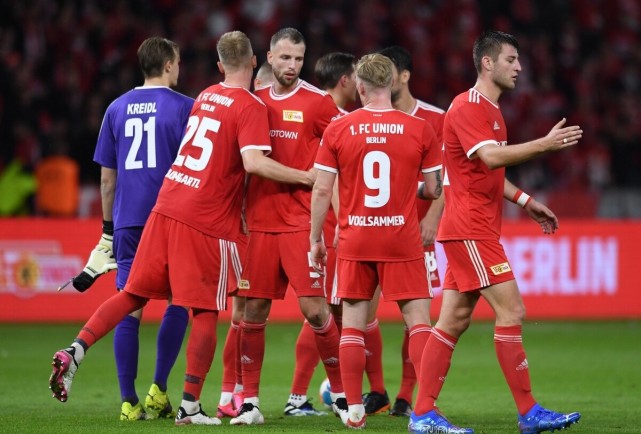 记者：河床和赫罗纳是埃切韦里可能的下家，他倾向于回河床（记者：埃切韦里下家锁定河床或赫罗纳，倾向重返河床）