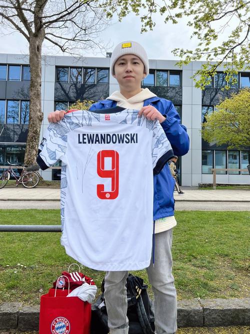 韩国杯战报：李昇祐加时赛制胜+染红，全北2-1光州夺冠（韩国杯：李昇祐加时绝杀后染红，全北2-1击退光州捧杯）