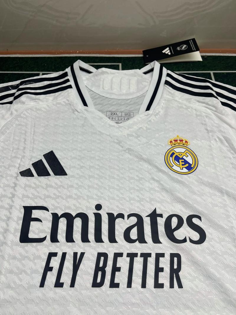 25赛季射手榜：法比奥末轮大四喜夺金靴，卡扎27球摘银靴（25赛季射手榜定格：法比奥末轮大四喜加冕金靴，卡扎27球获银靴）