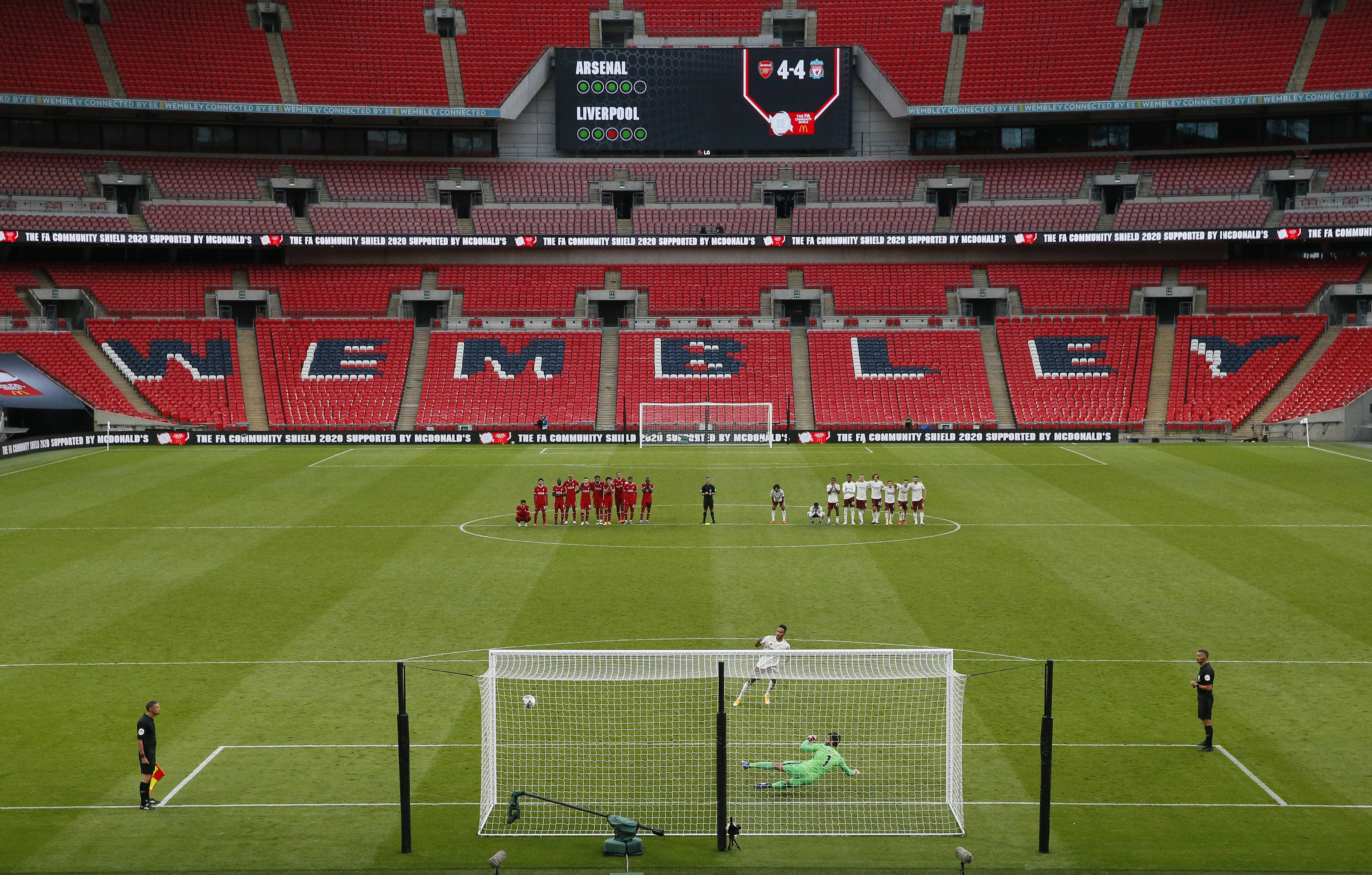 图片报：诺伊尔参加了拜仁周五训练，对阵弗赖堡可以首发上场（图片报：诺伊尔已参加拜仁周五合练，战弗赖堡可首发出战）