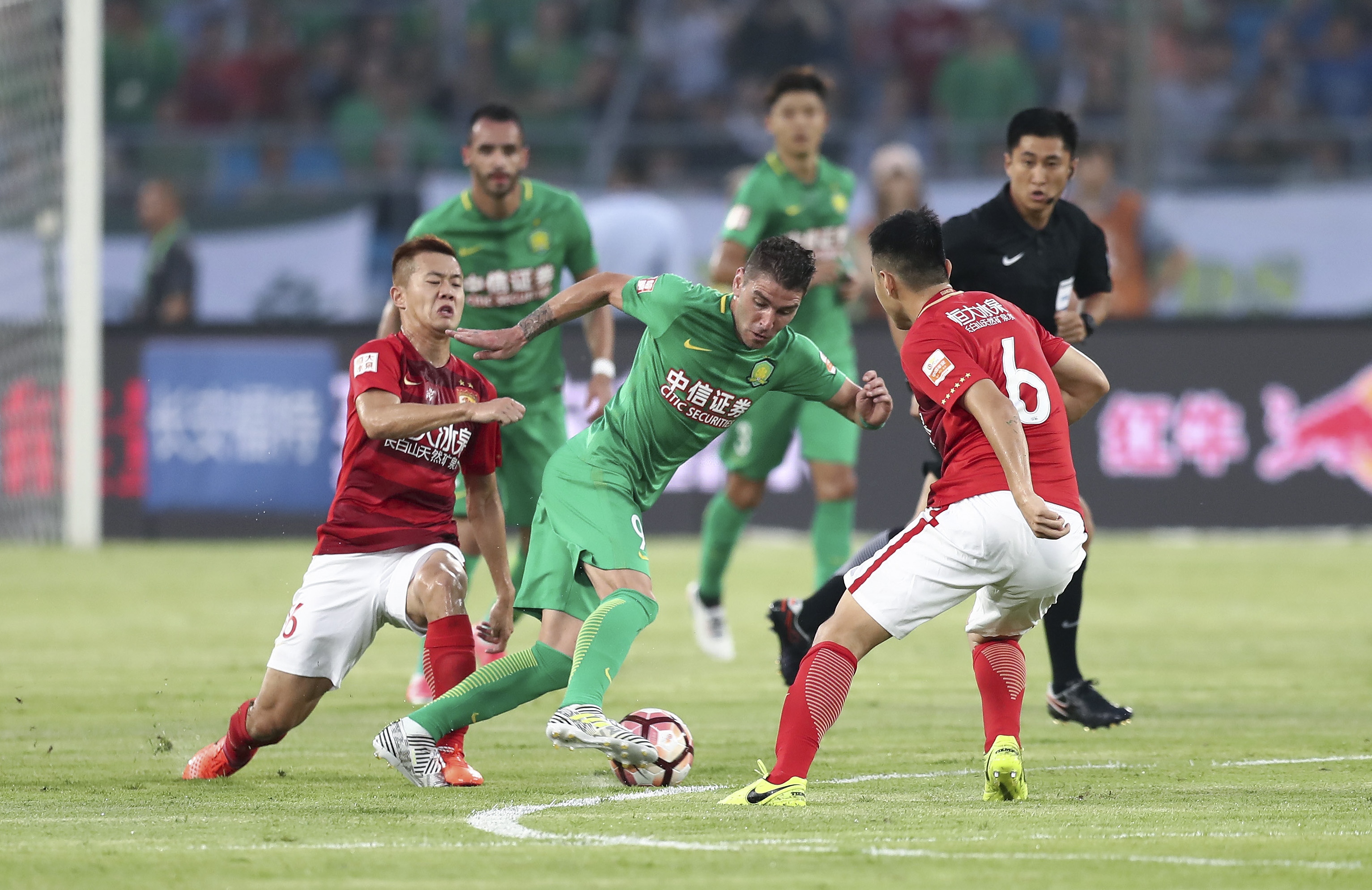 德甲保级大战愈加激烈（德甲保级之争日趋白热化）